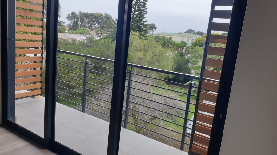 1 Bedroom Property for Sale in Table View Western Cape
